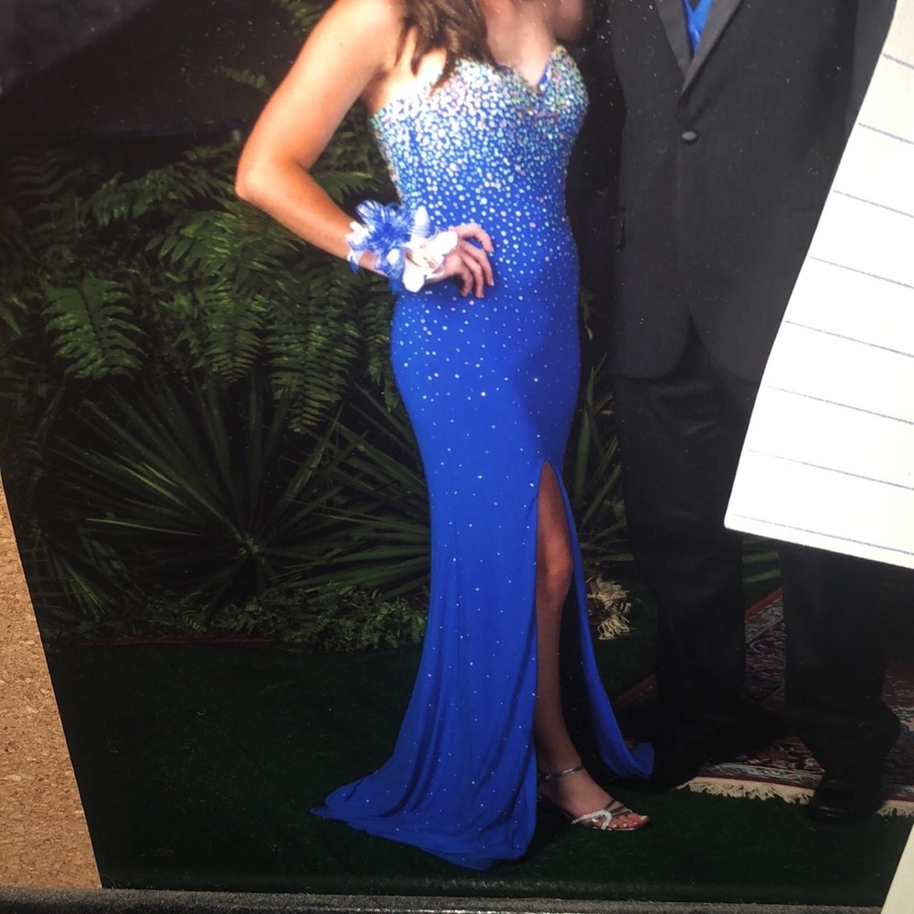 La Femme Blue prom